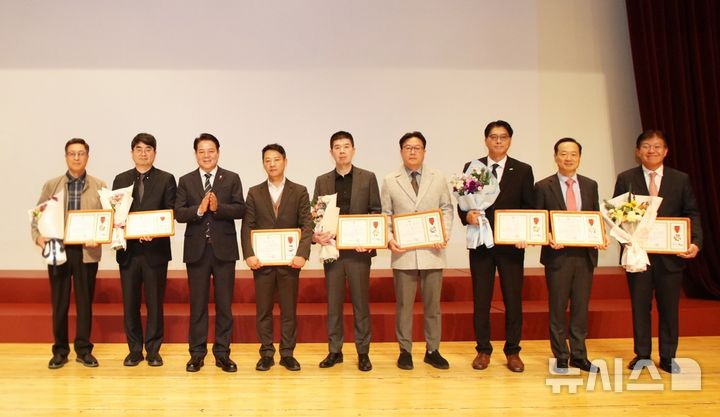 c72e4f6158b9fb042f70445f879b0a8f_1762737384_5524.jpg c72e4f6158b9fb042f70445f879b0a8f_1762737384_5524.jpg